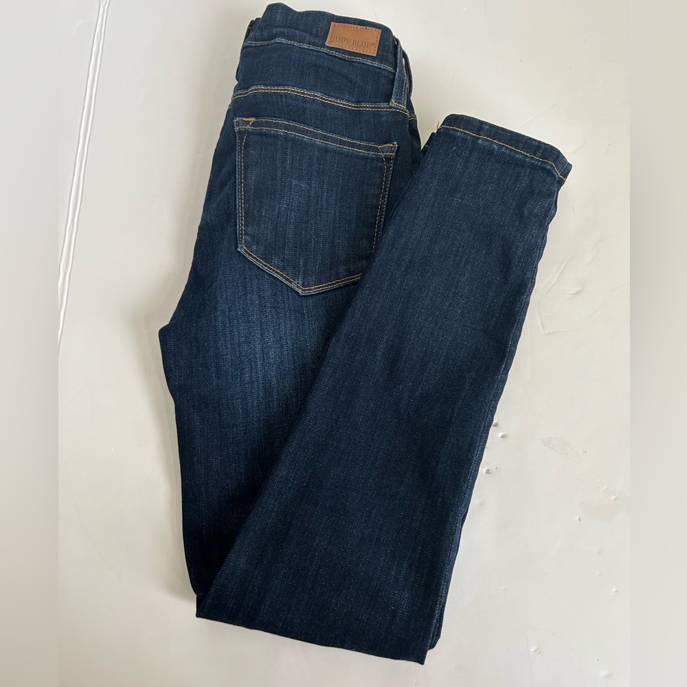 Judy Blue skinny fit jeans 3/26
Faux pockets on front